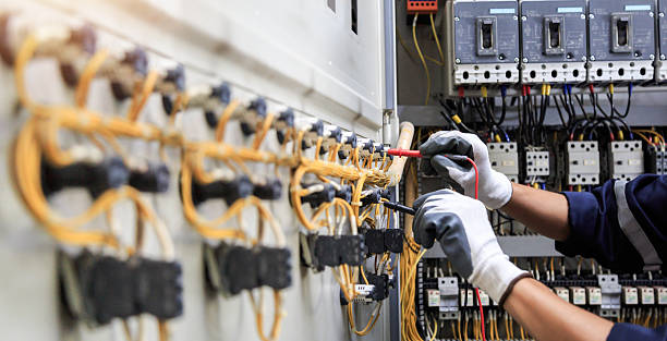 Professional Electrician technician working in Frankfort, IL